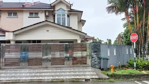 Johor Bahru House | Party/Gathering Semi-D House @Nusajaya Skudai Johor By Popeye Homestay