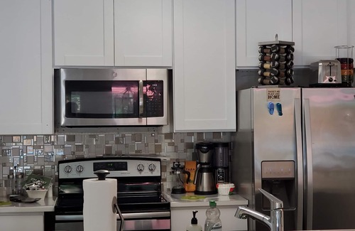 Austin House | Party with a Jaccuzzi, Firepit and Backyard Games for 12+