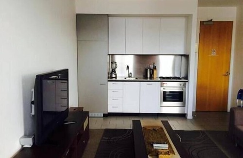 St Kilda Apartment | Pasadena Top Floor 1BR w balcony + free WiFi + parking