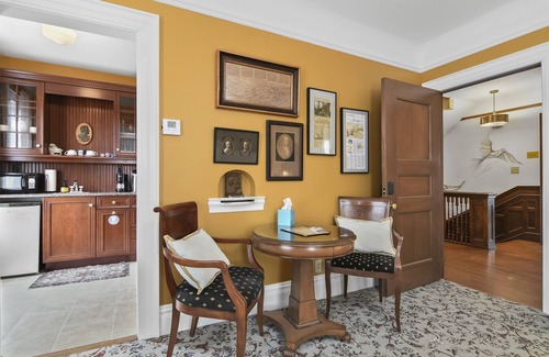Springfield Hotel | Pasfield House Historic Mansion: The George Suite