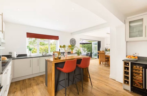 Bourton-on-the-Water House | Pass the Keys | Modern family home | Garden | Parking