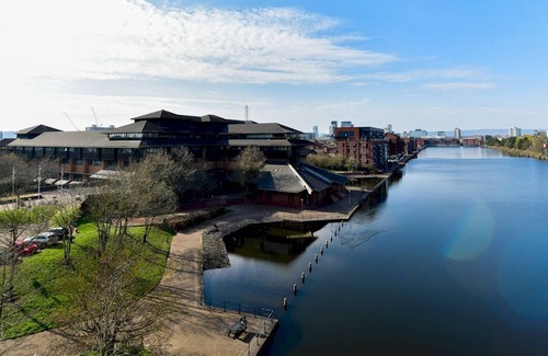 Atlantic Wharf Apartment | Pass the Keys | 2 Bedroom Waterside Apartment