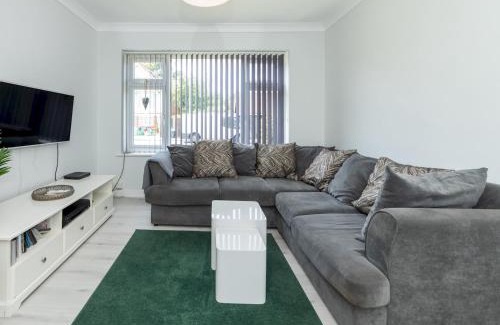 Winnersh Apartment | Pass the Keys 2BDR Peaceful Ground Floor Apartment Free Parking