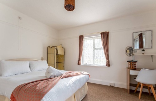 Sandbanks House | Pass the Keys | 3 bedroom bungalow perfectly located parking