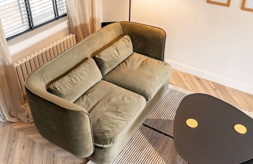 Hoole House | Pass the Keys | 74 Lightfoot Sleeps 2 Stylish & Modern home Hoole With parking