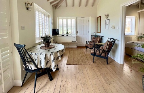 Thurlestone House | Pass the Keys | A Peaceful Private Beach House next to the Sea