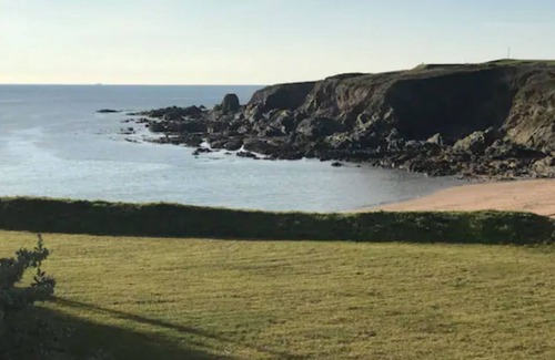 Thurlestone House | Pass the Keys | A Peaceful Private Beach House next to the Sea