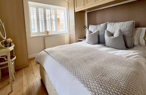 Thurlestone House | Pass the Keys | A Peaceful Private Beach House next to the Sea