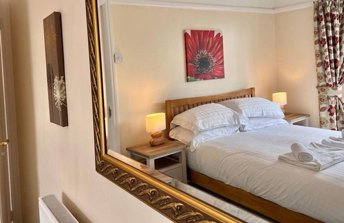 Mynyddbach House | Pass the Keys | Airy Spacious home City Centre
