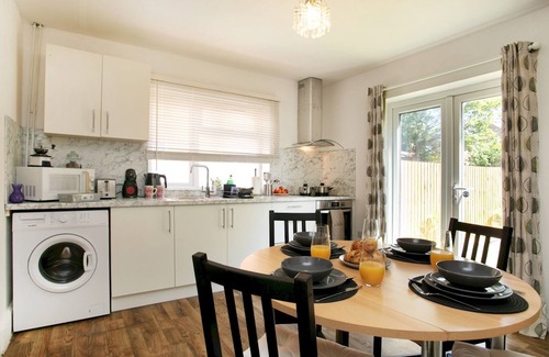 West Bridgford Apartment | Pass the Keys | Bright & Cozy Home with Garden | Free Parking