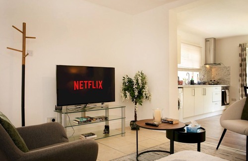 West Bridgford Apartment | Pass the Keys | Bright & Cozy Home with Garden | Free Parking
