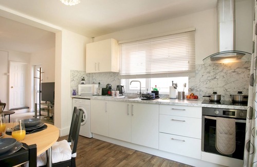 West Bridgford Apartment | Pass the Keys | Bright & Cozy Home with Garden | Free Parking