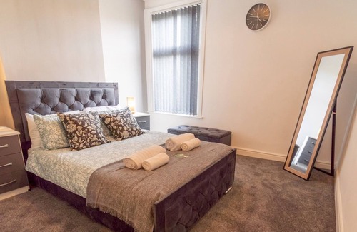 Sneinton House | Pass the Keys | Beautifully Home close to City Centre with parking