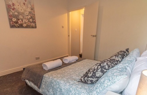 Sneinton House | Pass the Keys | Beautifully Home close to City Centre with parking