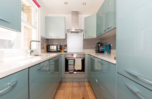 South Richmond Apartment | Pass the Keys | Beautiful Richmond Hill, parking and huge garden