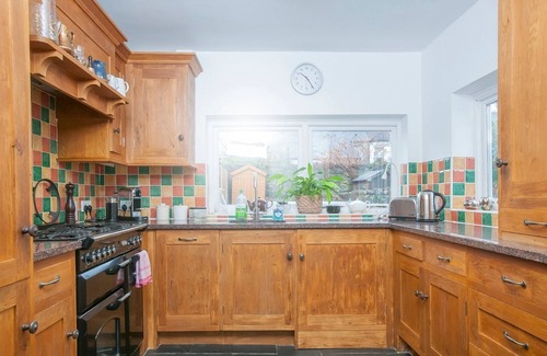 Victoria Park House | Pass the Keys | Beautiful Edwardian 2 Bedroom House with Parking