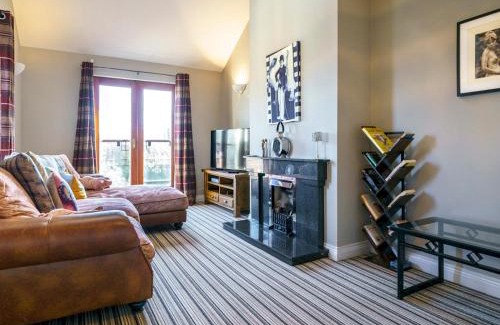 Belfast House | Pass the Keys Beautiful 3-Bed Riverside Townhouse w Parking