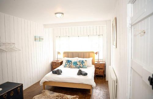 Camber House | Pass the Keys Beautiful Beach House in Camber