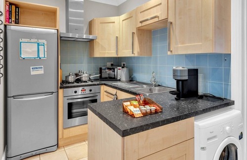 Munster Apartment | Pass the Keys | Beautiful Spacious Flat in Fulham