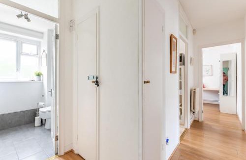 Woolwich Riverside Apartment | Pass the Keys Bright 2-bed Flat by Thames Fast London Access
