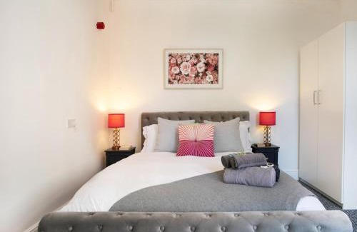 West Bridgford Apartment | Pass the Keys Bright & Cosy Home with Garden Free Parking