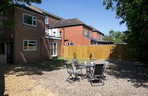 West Bridgford Apartment | Pass the Keys Bright & Cosy Home with Garden Free Parking