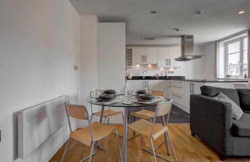 Trafford Apartment | Pass the Keys Bright & Stylish Apartment in Altrincham