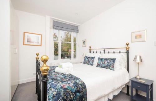 Brockley Apartment | Pass the Keys Brockley Victorian apartment train links London