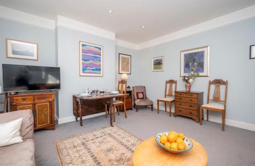 Brockley Apartment | Pass the Keys Brockley Victorian apartment train links London