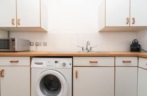 St. Johns Wood Apartment | Pass the Keys Canal-view flat near Madame Tussauds