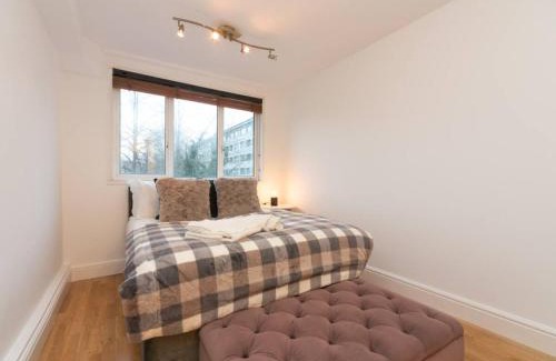 St. Johns Wood Apartment | Pass the Keys Canal-view flat near Madame Tussauds
