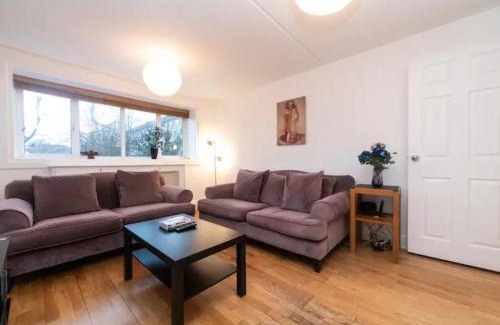St. Johns Wood Apartment | Pass the Keys Canal-view flat near Madame Tussauds