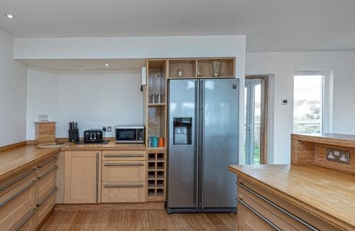 Rhosneigr House | Pass the Keys Celyn Y Mor Stunning Rhosneigr Family Beach House