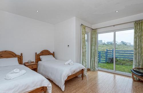 Rhosneigr House | Pass the Keys Celyn Y Mor Stunning Rhosneigr Family Beach House
