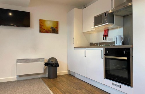 Lincoln House | Pass the Keys Centrally located Studio Apartment