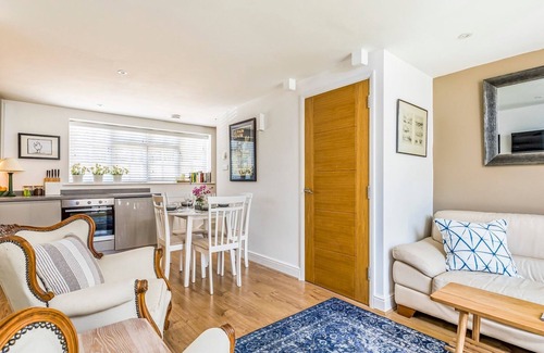 Funtington House | Pass the Keys | Charming Cottage with Garden