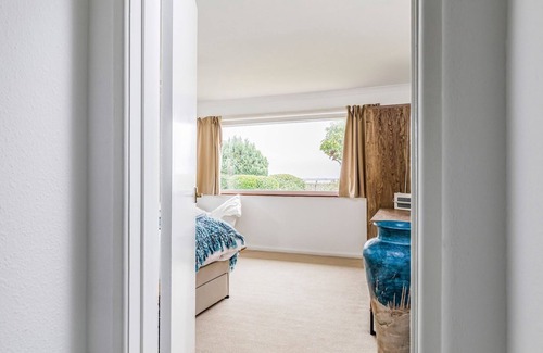 Emsworth House | Pass the Keys | Charming Harbourside Cottage