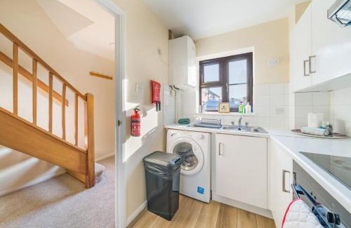 Hersham House | Pass the Keys Charming 1-Bed Study w garden
