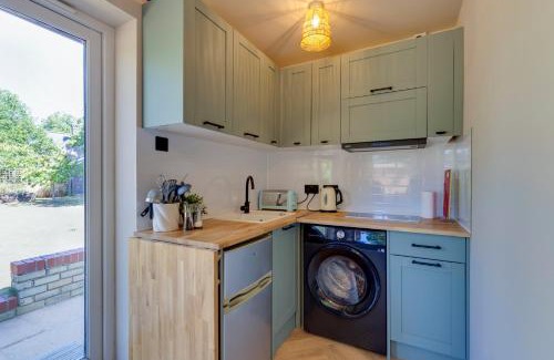 Cambridge Apartment | Pass the Keys Charming and Central Garden Studio Flat Free Parking