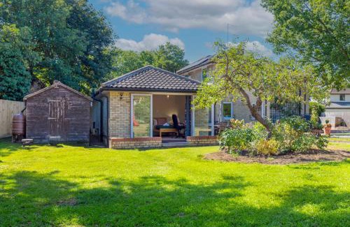 Cambridge Apartment | Pass the Keys Charming and Central Garden Studio Flat Free Parking