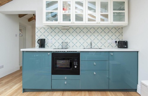 Combe Down House | Pass the Keys Charming Garden cottage with parking