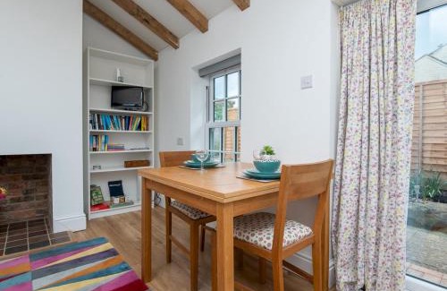 Combe Down House | Pass the Keys Charming Garden cottage with parking