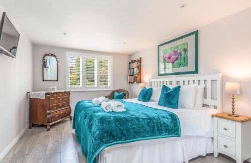 Chichester Apartment | Pass the Keys Charming Apartment Attached To Thatched Cottage