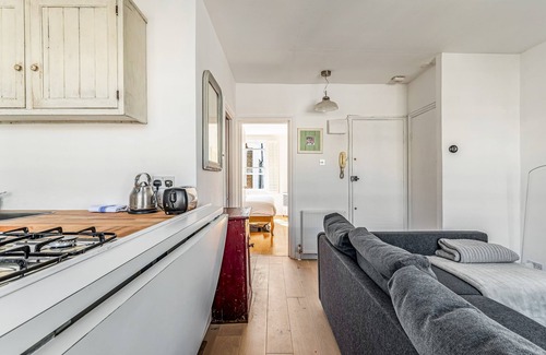 Golborne Apartment | Pass the Keys | Charming Victorian Gem Near Portobello Market - Explore Notting Hill in Style!