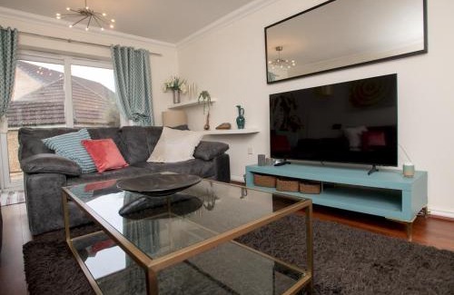 Lincoln House | Pass the Keys Charming Getaway Near Central Lincoln