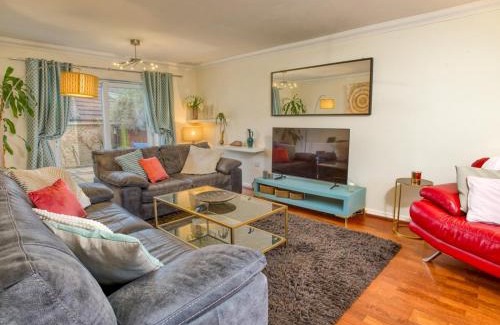 Lincoln House | Pass the Keys Charming Getaway Near Central Lincoln