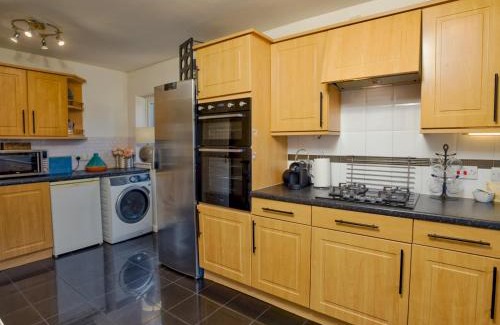 Lincoln House | Pass the Keys Charming Getaway Near Central Lincoln