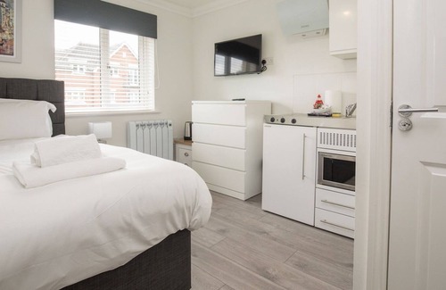 Langley Marish Apartment | Pass the Keys | Compact 1 Bed Room with Bathroom and Kitchen