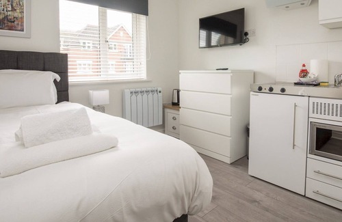 Langley Marish Apartment | Pass the Keys | Compact 1 Bed Room with Bathroom and Kitchen