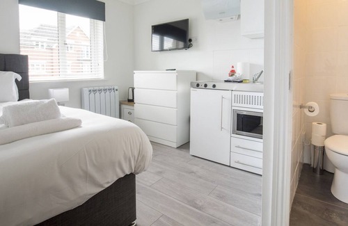 Langley Marish Apartment | Pass the Keys | Compact 1 Bed Room with Bathroom and Kitchen